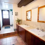 Vandrarhem Aille River Tourist And