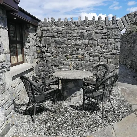 Aille River Tourist Hostel And Campsite Doolin
