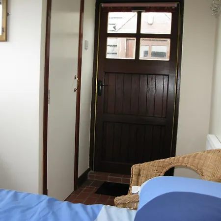 Aille River Tourist Hostel And Camping Doolin