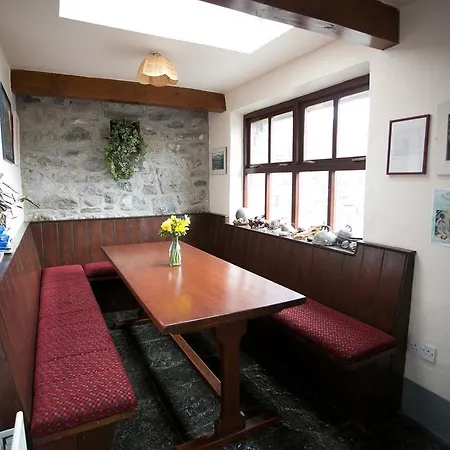 Aille River Tourist Hostel And Camping Doolin