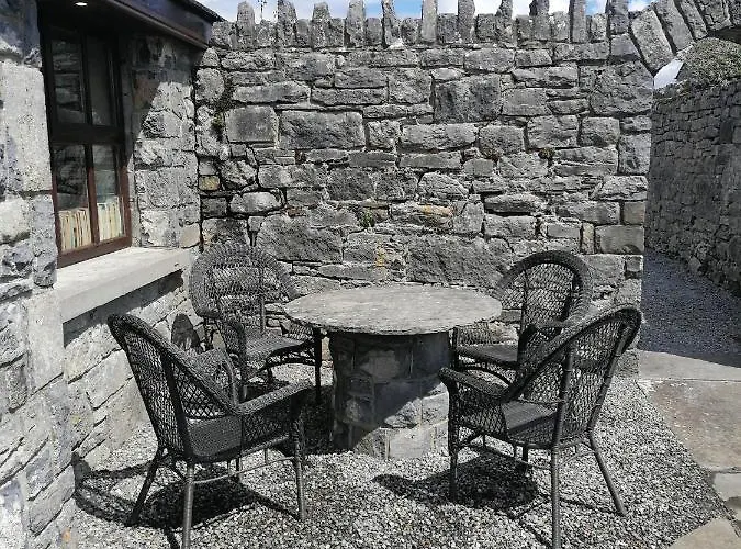 Aille River Tourist Hostel And Campsite Doolin