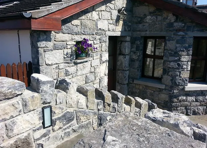 Aille River Tourist Hostel And Campsite Doolin